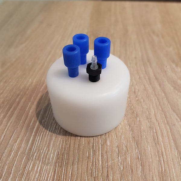 4-port white microfluidic reservoir cap with 1/4-28 fittings